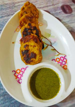 A picture of Soyakeema kabab with pudina chutney.