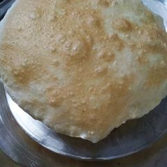 A picture of Bhature.