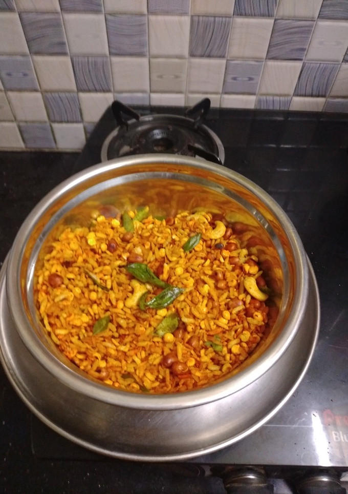 அவல் பொரி மசாலா மிக்ஸர் (aval mixture recipe in tamil) செய்முறை முக்கிய புகைப்படம்