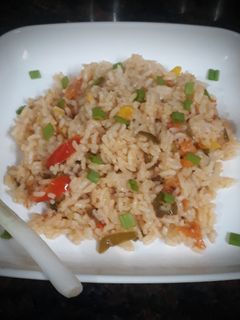 चायनीज फ्राईड राईस (Chinese Fried Rice Recipe In Marathi) रेसिपी चे मुख्य फोटो 