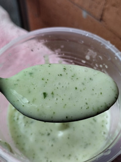 Una foto de Salsa verde de ajo y cilantro🧄🥙🫓