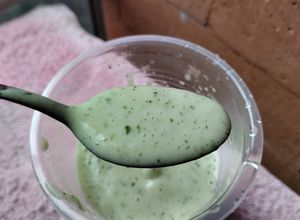 Una foto de Salsa verde de ajo y cilantro🧄🥙🫓