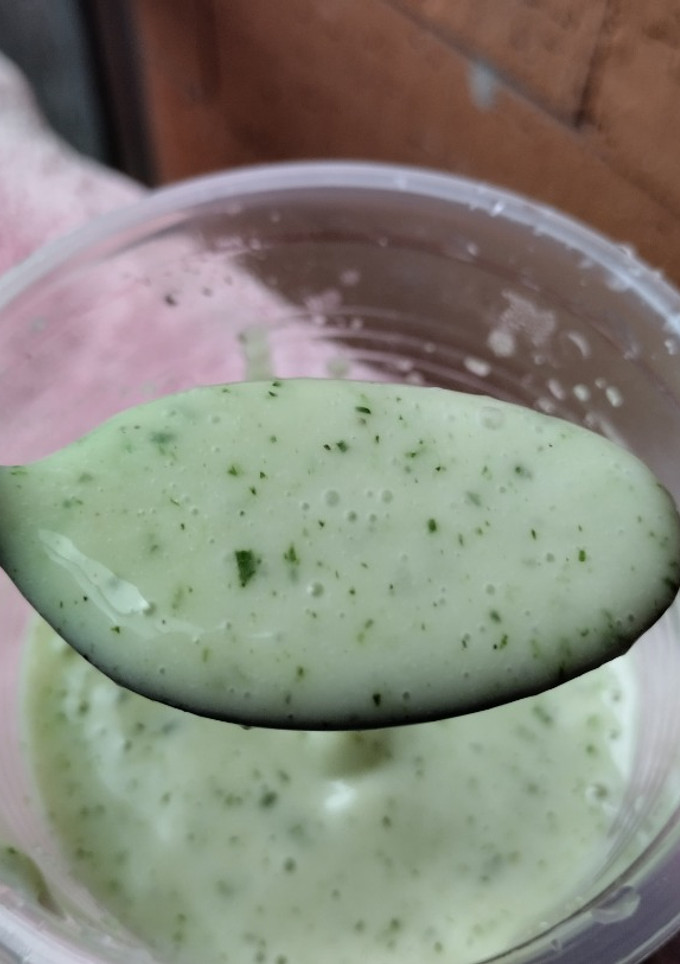 Una foto de Salsa verde de ajo y cilantro🧄🥙🫓