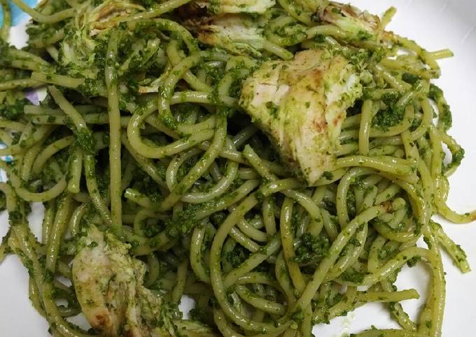 Simple Way to Make Any-night-of-the-week Green Pesto Spaghetti