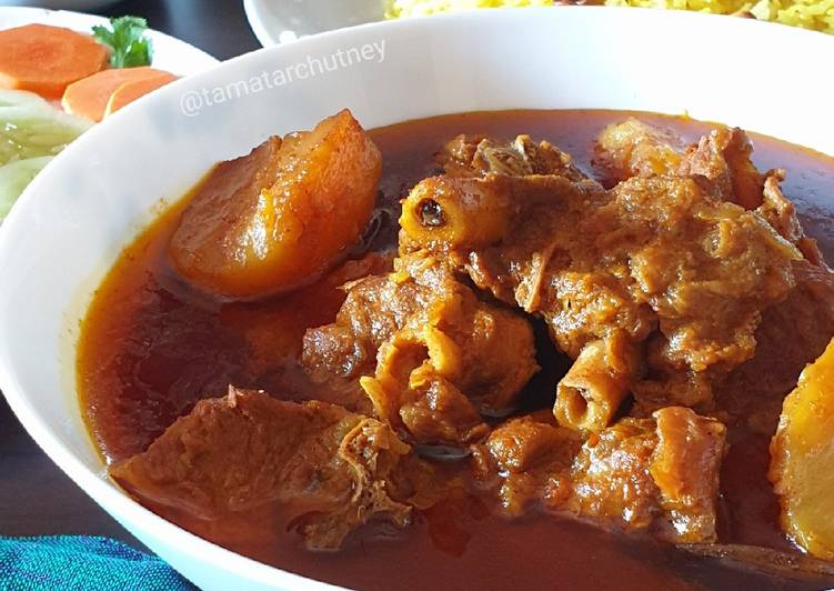 Recipe of Award-winning Bengali Style Mutton Curry with Potatoes !!