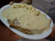 Una foto de pescado al roquefort