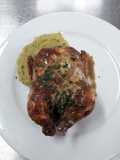 Pollito BB Trufado con Hierbas y Puré de Batatas