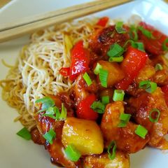A picture of Sweet 'n' Sour Chicken.