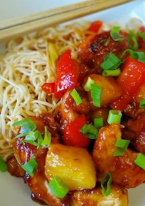 A picture of Sweet 'n' Sour Chicken.