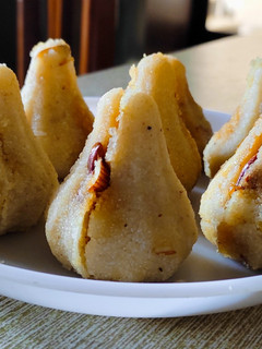 A picture of Rava modak.