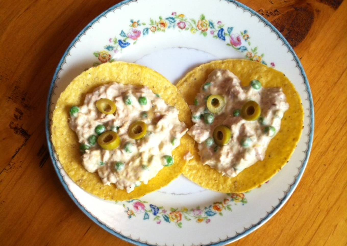Tostadas de atún con chícharos