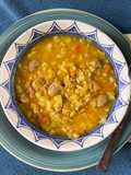 Zuppa di verdure con orzo e salsiccia