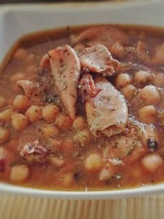 Una foto de Garbanzos con calamares "Crock Pot"