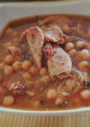 Una foto de Garbanzos con calamares "Crock Pot"