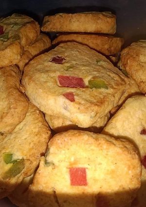 A picture of Tutti frutti/ krachi biscuits.
