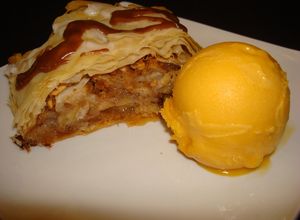 Una foto de STRUDEL DE MANZANA EN MASA DE FILO (HOJALDRE GRIEGO). JON STYLE