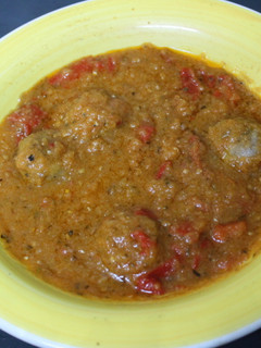 Una foto de Albóndigas congeladas en salsa de tomate y tiras de pimientos del piquillo