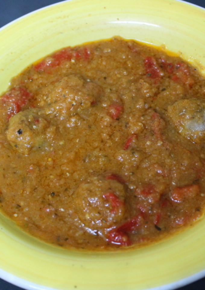 Una foto de Albóndigas congeladas en salsa de tomate y tiras de pimientos del piquillo