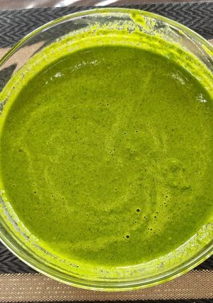 A picture of Palak vali chutney for sandwich.