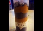 Una foto de postre en vaso chocotorta