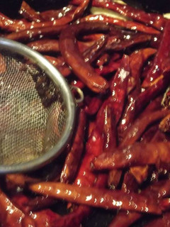 Una foto de Aceite de chile de árbol y pasta rafaelita