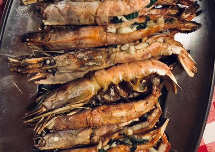 Camarão grelhado com alho e coentros - Tudogosreceitas