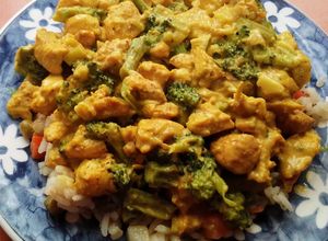 Una foto de Pollo con curry