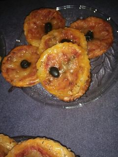 صورة لوصفة بيتزا بالعجينة المورقة