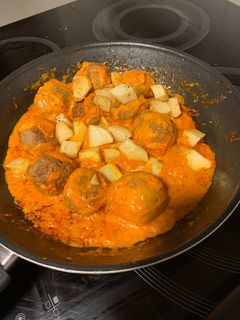 Una foto de Albóndigas con patatas