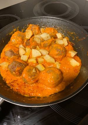 Una foto de Albóndigas con patatas