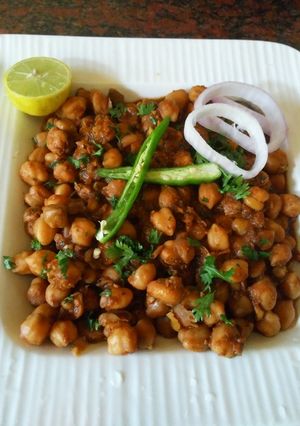 देगी छोले (Deggi Mirch recipe in hindi) रेसिपी मुख्य फोटो