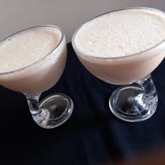 A picture of Apple banana milkshake.