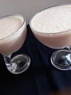 A picture of Apple banana milkshake.