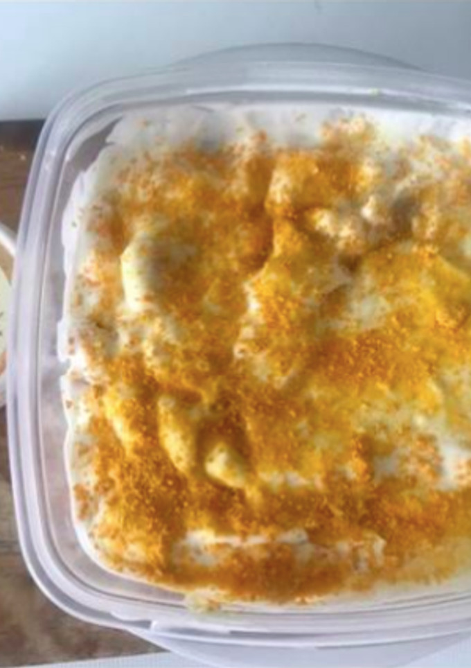 Una foto de Helado de turrón y helado de melocotón