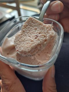 Une photo de Mousse framboise litchi