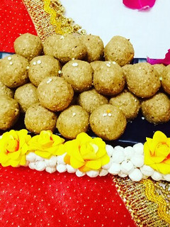 मऊसूत तिळगुळ लाडू (teelgud ladoo recipe in marathi) रेसिपी चे मुख्य फोटो