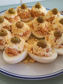 Una foto de Huevos rellenos de atún