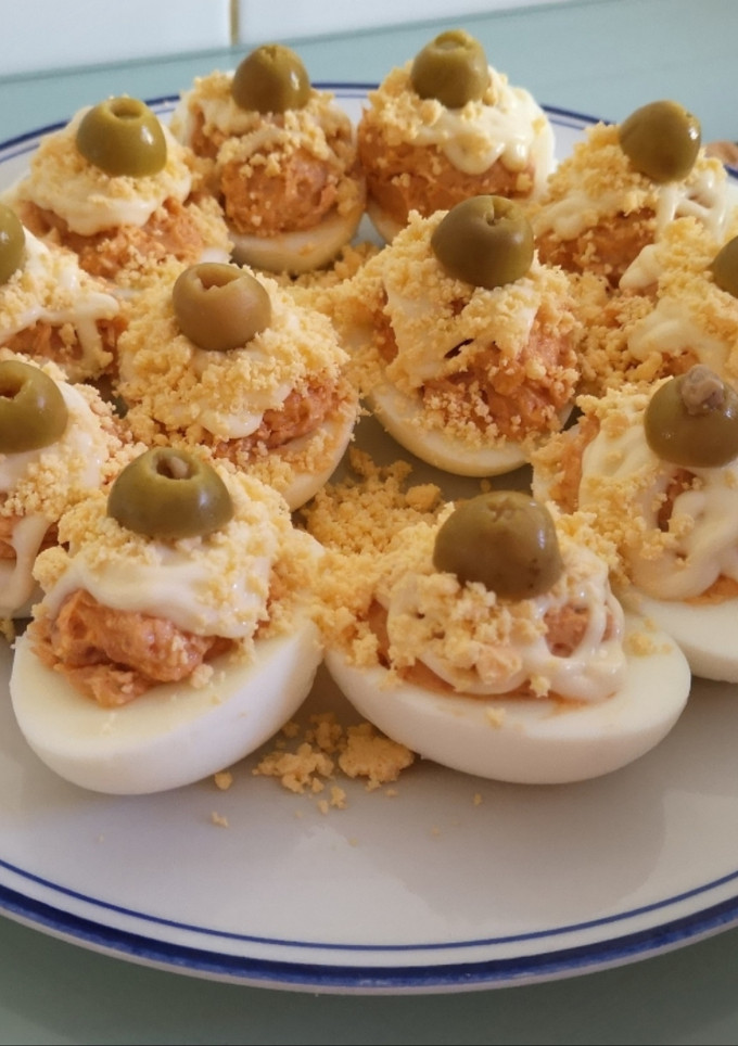 Una foto de Huevos rellenos de atún