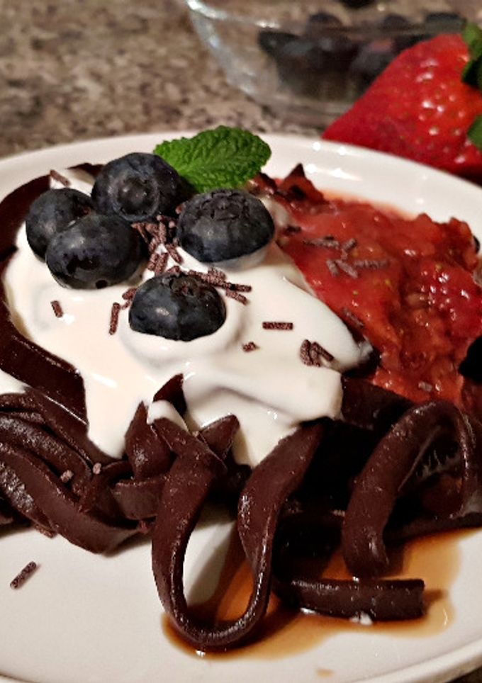 Una foto de Tallarines Negros a las dos salsas