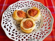 Una foto di rotolo salata ai wurstel