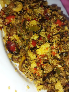 Una foto de Cuscús con carne picada champiñones y verduras
