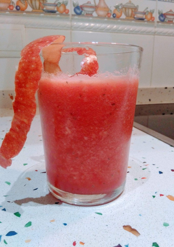 Una foto de Zumo de sandía y manzana