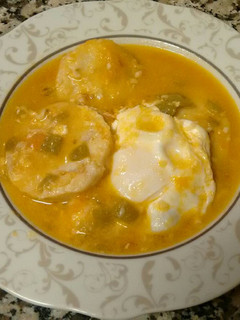 Una foto de Sopa de merluza con huevos