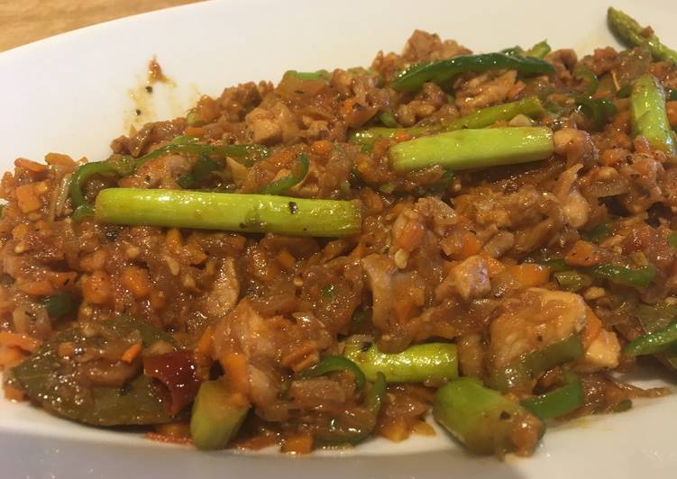 Guide to Prepare Spicy chicken stew with asparagus in 16 Minutes for Family