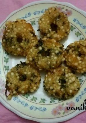 A picture of Sabudana vada.
