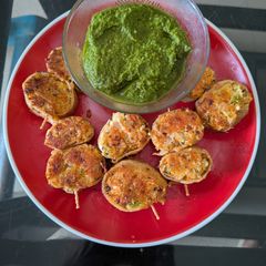 A picture of Crispy cheese paneer pinwheel.