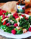 Ensalada diet de col kale, frambuesas y queso fresco