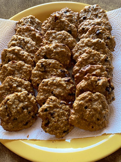 Una foto de Fácil : Galletitas de avena y naranja con chips de chocolate