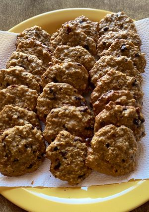 Una foto de Fácil : Galletitas de avena y naranja con chips de chocolate
