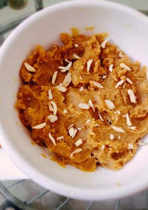 गुळाचा शिरा (gulacha shira recipe in marathi) रेसिपी चे मुख्य फोटो 